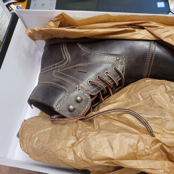 Man's Boots - Picture 9 of 10